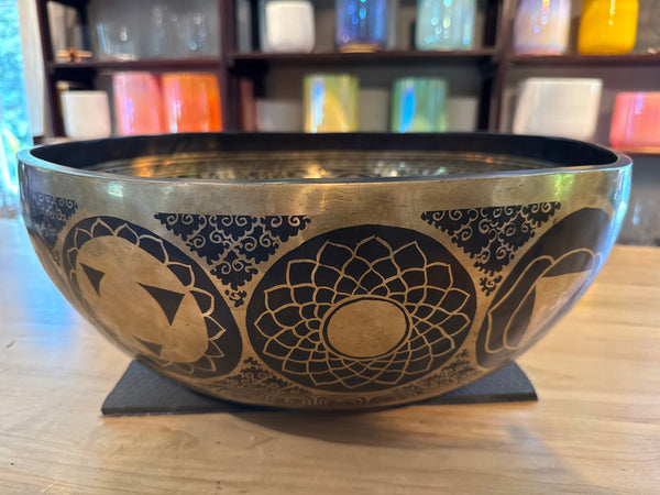 Bowl 1002: 18" Himalayan Singing Bowl 67 hz C2+42