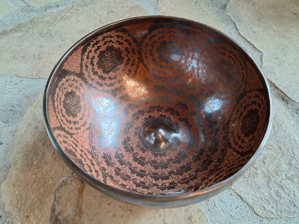 Bowl 924: 9" Thangka Art Work Himalayan Singing Bowl 176 Hz F3+14