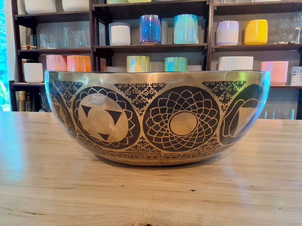 Bowl 1002: 18" Himalayan Singing Bowl 67 hz C2+42